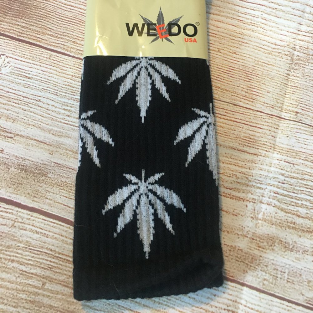 NEW Unisex Weedo Socks - Black w/ white leaf 🍃 Bundle them up! - Picture 3 of 3